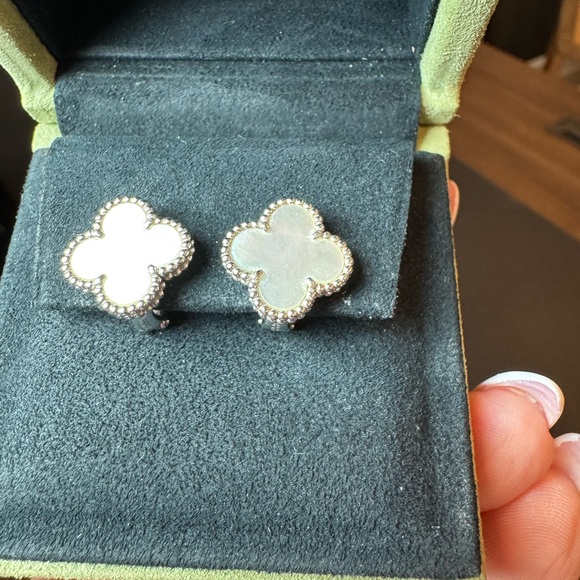Van Cleef & Arpels mother of pearl Earrings - Picture 5 of 9